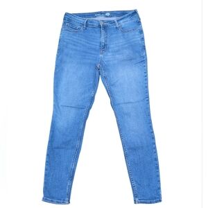 Old Navy High Rise Rock Star Super Skinny Secret Smooth Pockets Medium Wash Jean